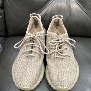 💯Authentic Yeezy Moonrocks